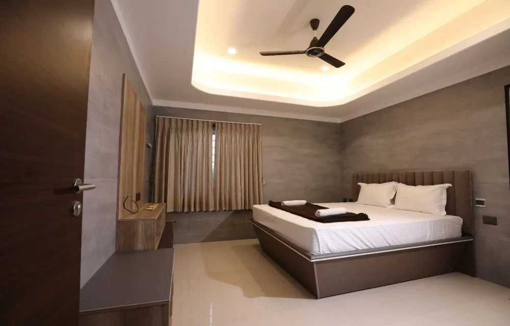 Accommodation Planning Tips for Karthigai Deepam Visitors at Sidda's Grand